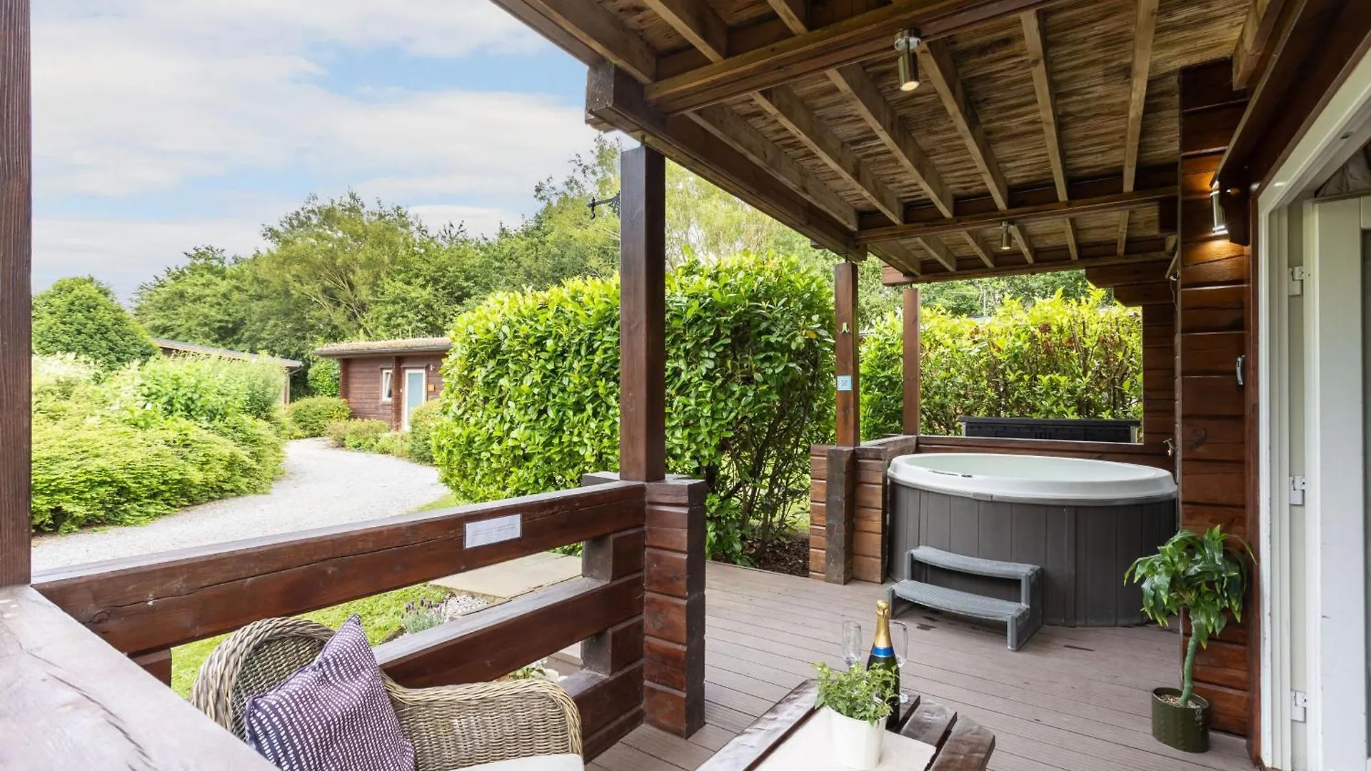 ת'ירסק Lake View Lodge With Hot Tub 0*,  בריטניה