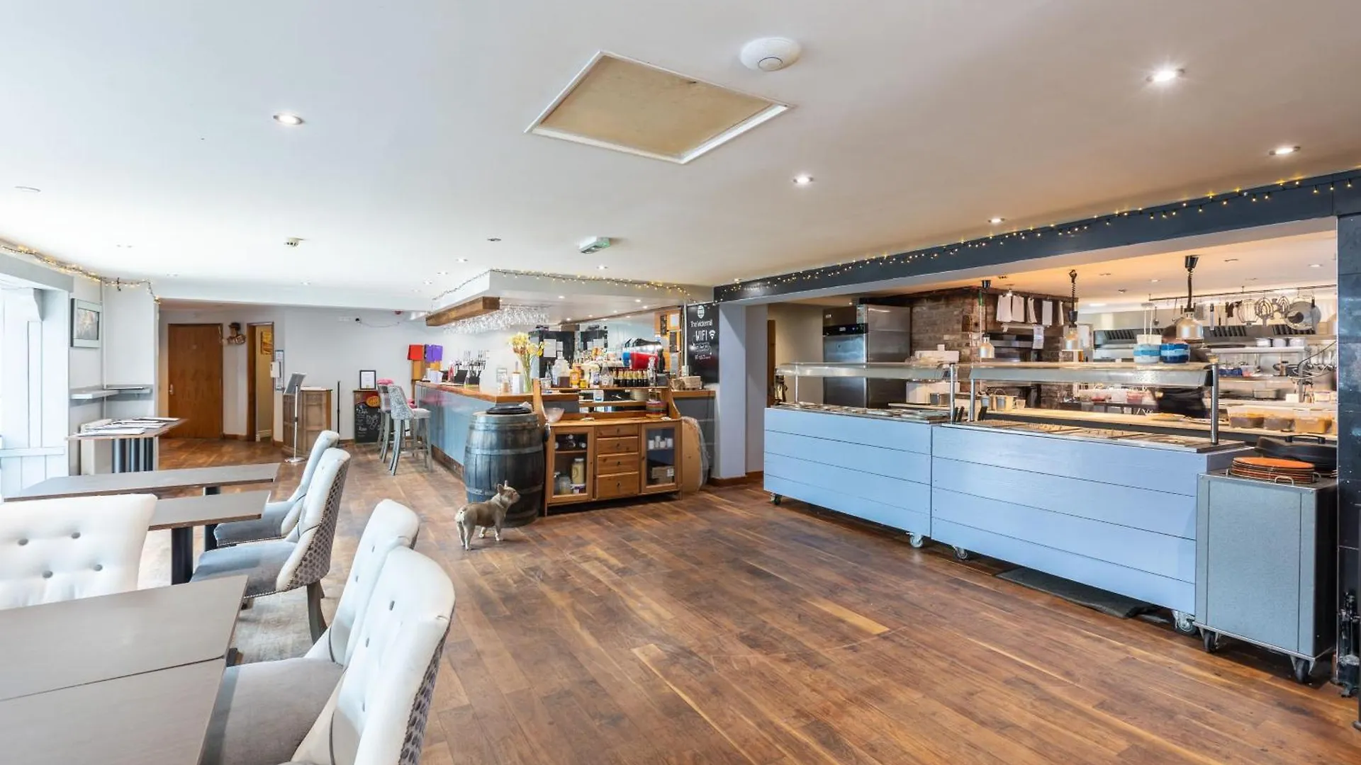 ת'ירסק Lake View Lodge With Hot Tub 0*,