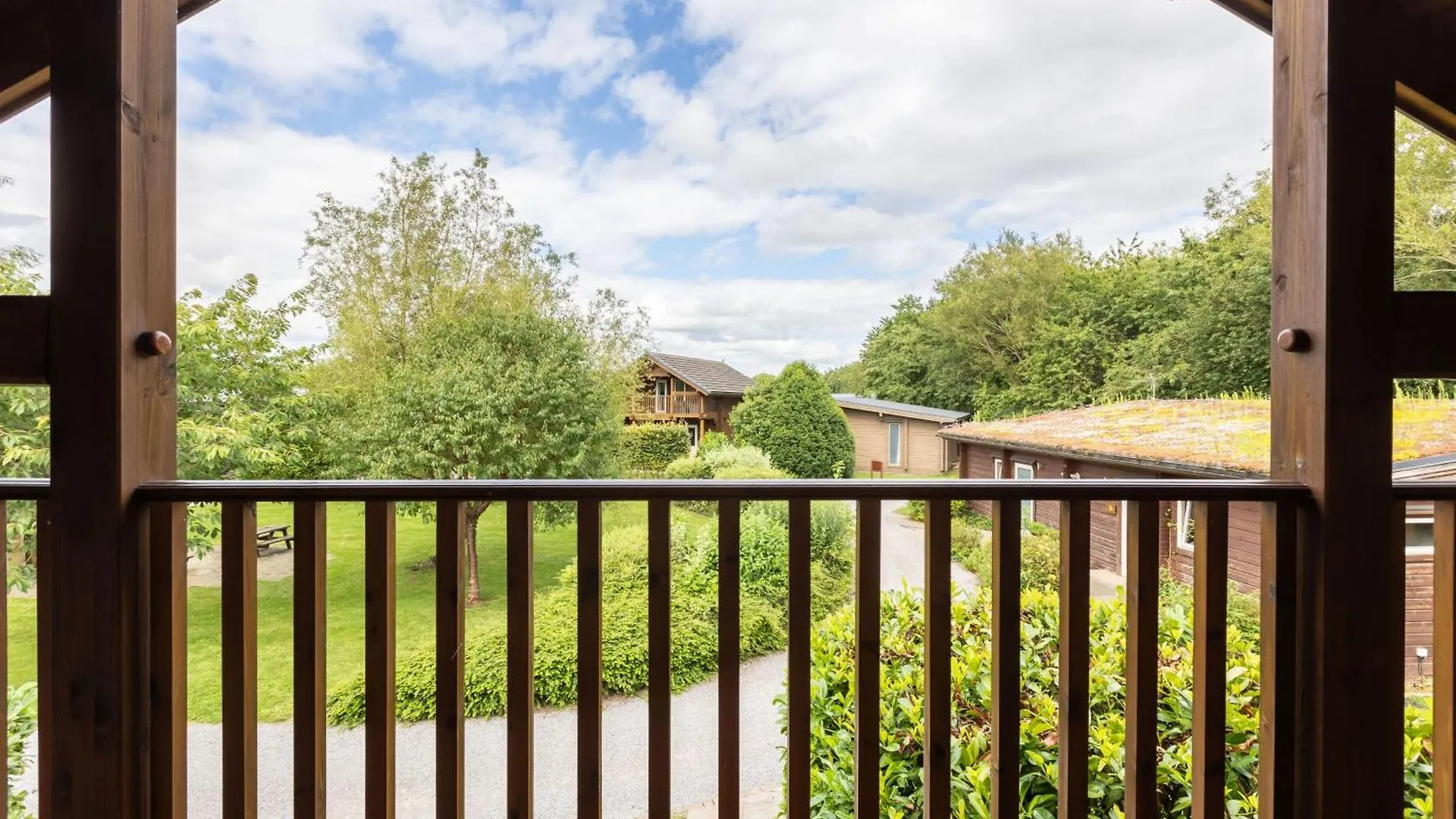 בית נופש ת'ירסק Lake View Lodge With Hot Tub